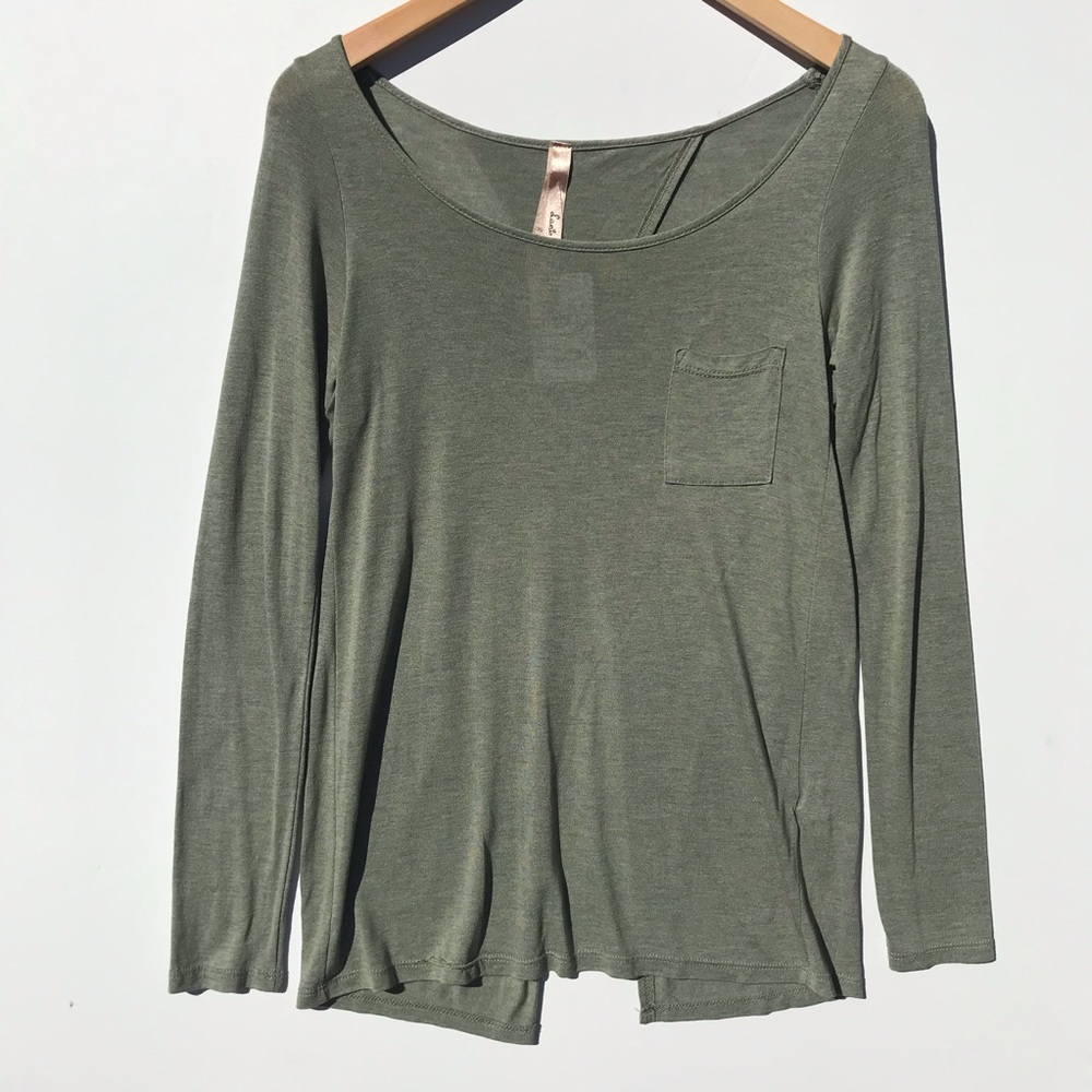 LANI CALIFORNIA green split back top - Picture 2 of 5